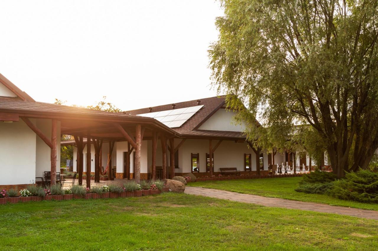 Hotel Nenufar Kościan Exterior foto